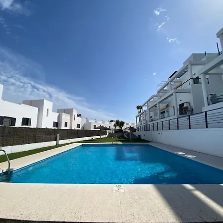 En Complejo Residencial Con Piscina Apartment