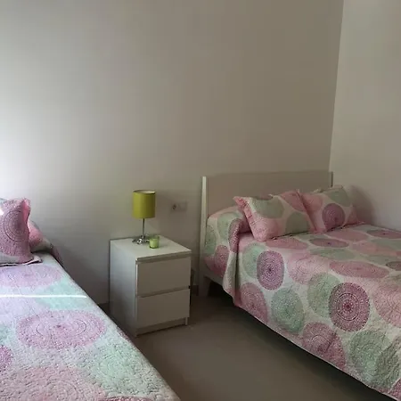 En Complejo Residencial Con Piscina