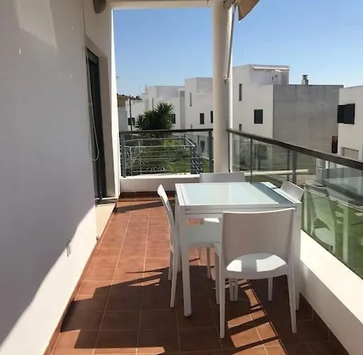 En Complejo Residencial Con Piscina